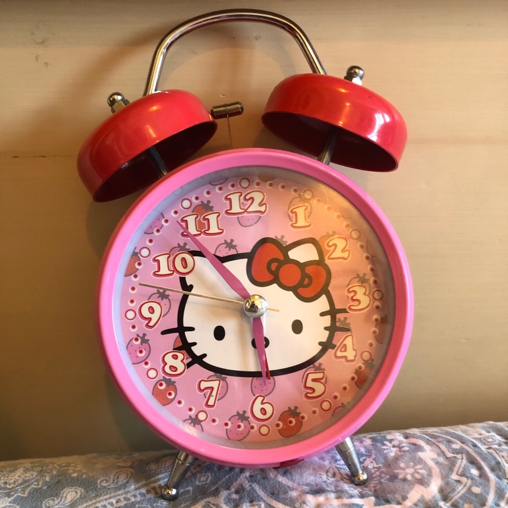 Hello kitty clock (HOST PICK)